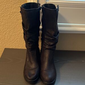 Seven Dials Black Scrunched Low Heeled Boots Size 6.5